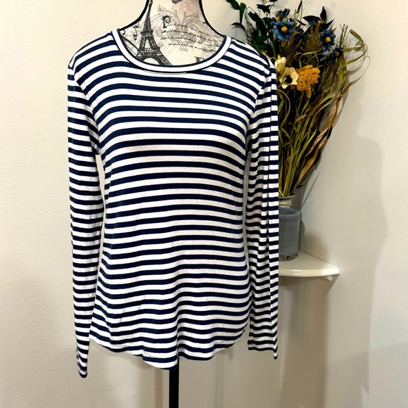 Eddie Bauer Striped Navy and White Long Sleeve Top size Medium - Picture 1 of 7